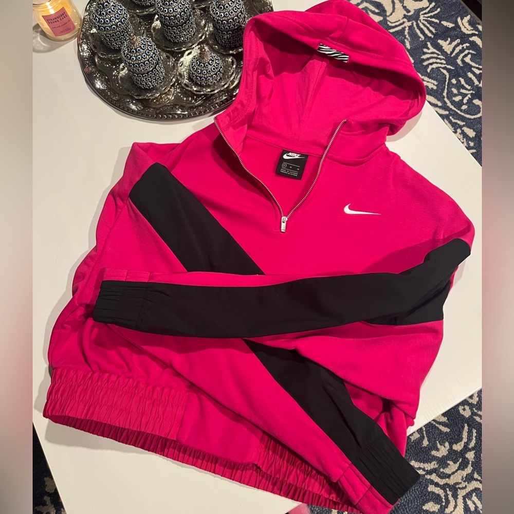 Nike pullover hoodie 💗